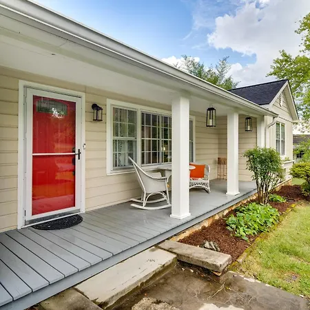 Hendersonville Haven With Fire Pit, Grill, Deck!